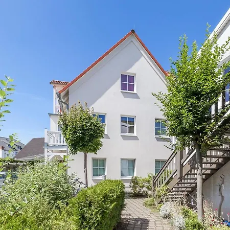 Strandstrasse 16 30 *