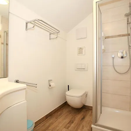Apartment Strandstrasse 16 30 Kuehlungsborn